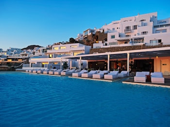 kouros hotel and suites