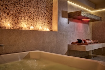 kouros hotel and suites