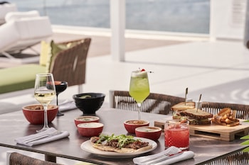 kouros hotel and suites