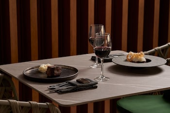 kouros hotel and suites