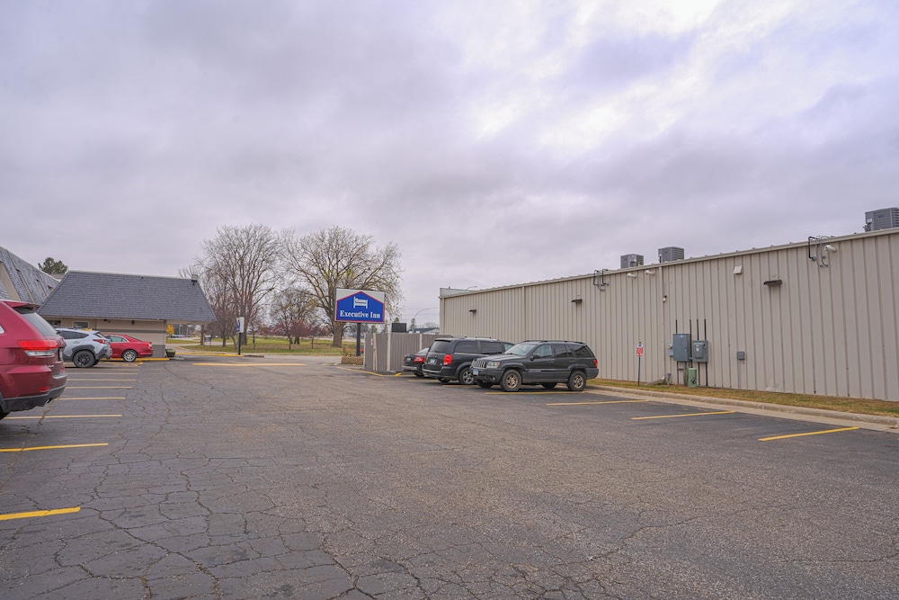 executive inn by belvilla owatonna hwy 35