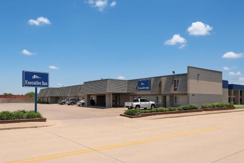 executive inn by belvilla owatonna hwy 35