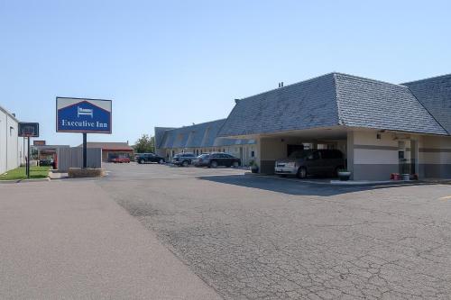 executive inn by belvilla owatonna hwy 35