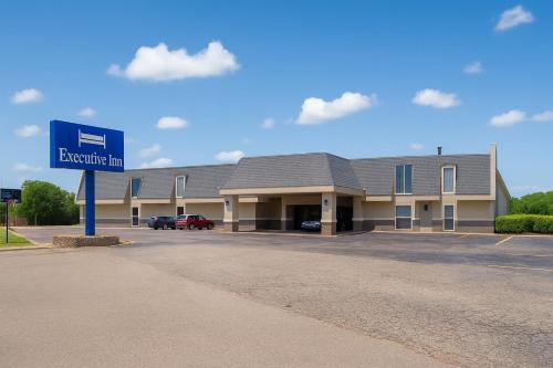 executive inn by belvilla owatonna hwy 35
