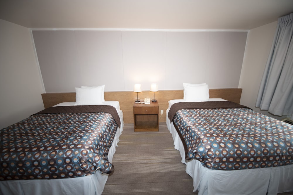 brookhurst plaza inn