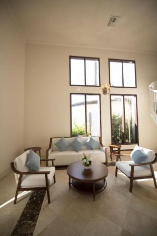 brookhurst plaza inn