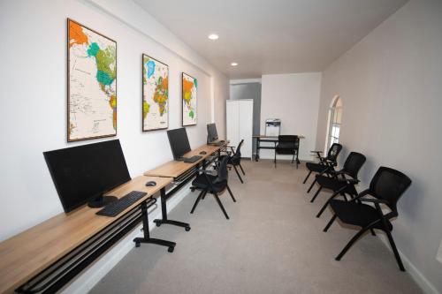 brookhurst plaza inn