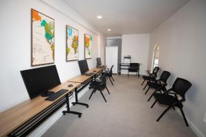 brookhurst plaza inn