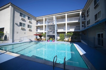 brookhurst plaza inn