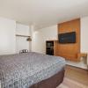 brookhurst plaza inn