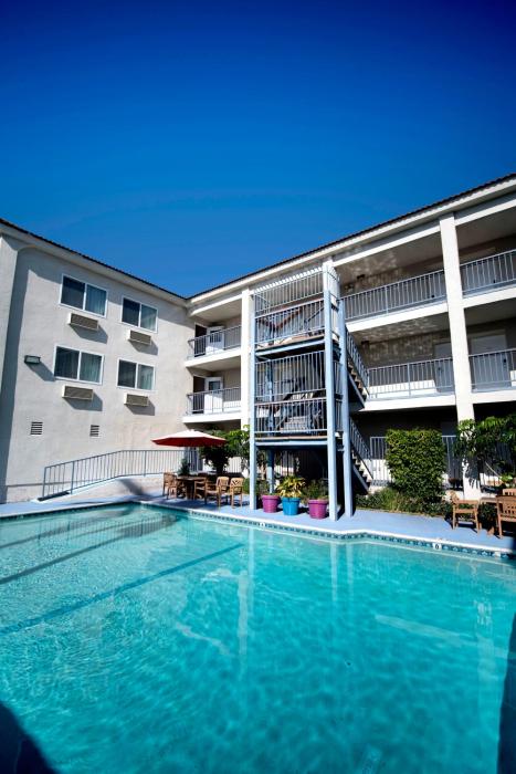 brookhurst plaza inn