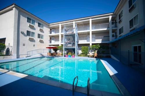 brookhurst plaza inn