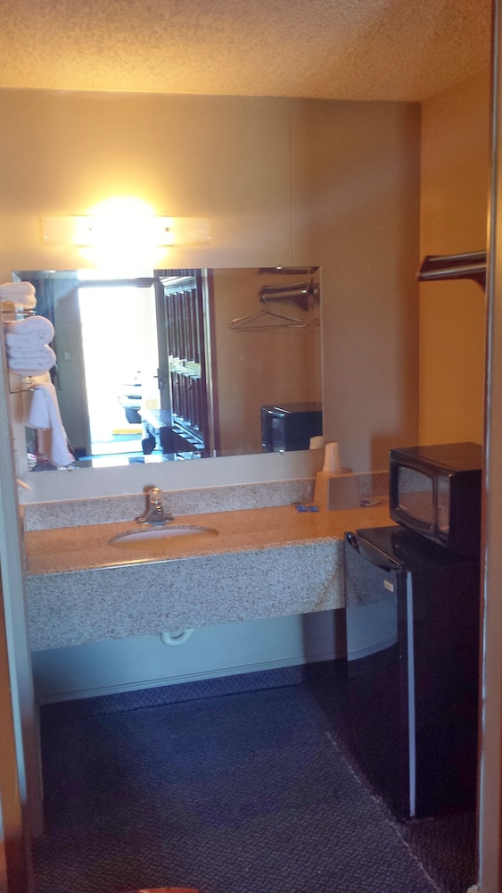 carefree inn flatonia