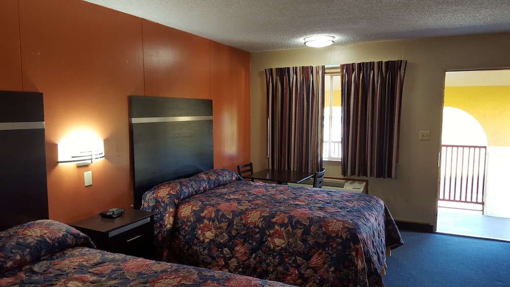 carefree inn flatonia