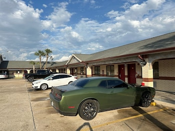 palace inn i 45 and bellfort