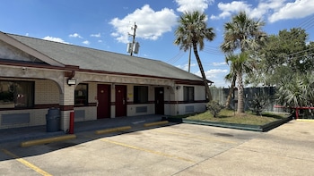 palace inn i 45 and bellfort