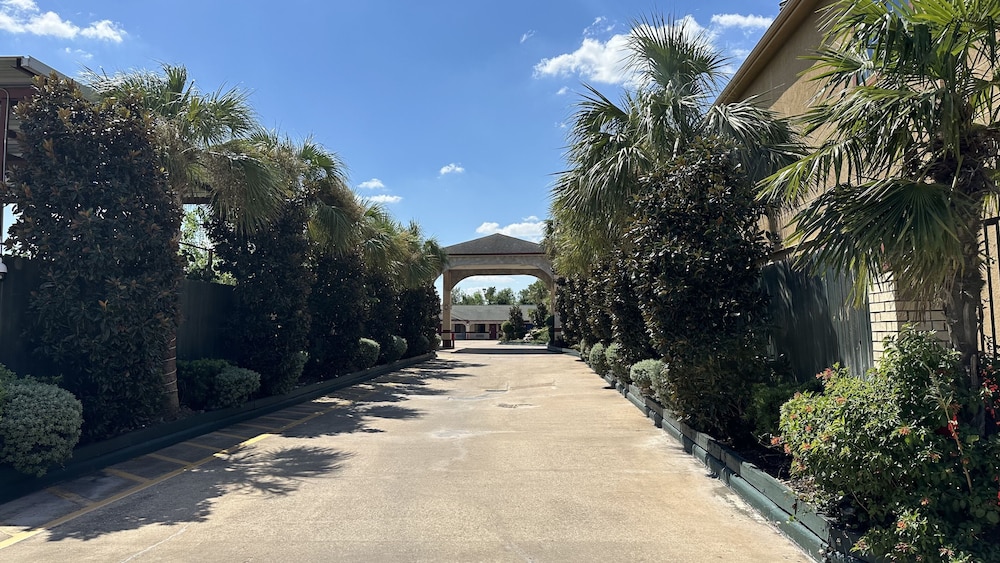 palace inn i 45 and bellfort