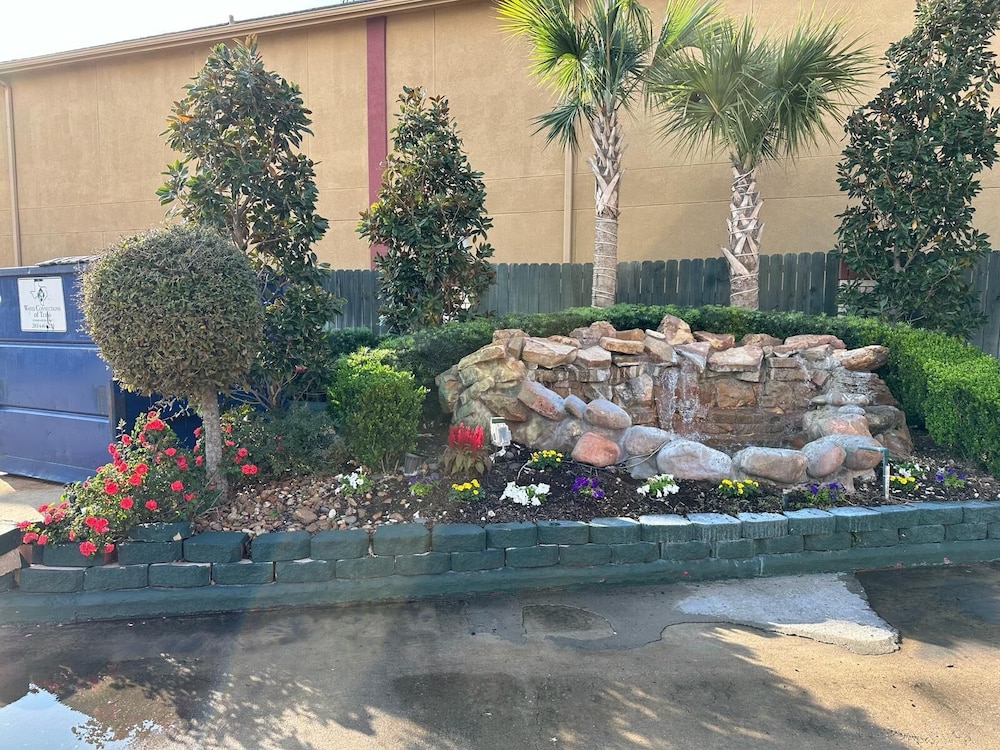 palace inn i 45 and bellfort