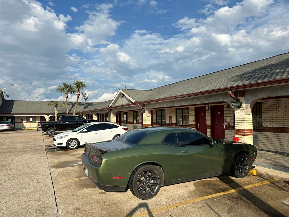 palace inn i 45 and bellfort