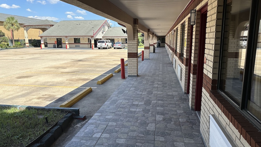 palace inn i 45 and bellfort