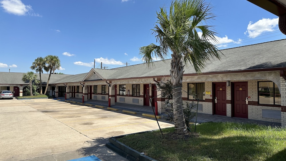 palace inn i 45 and bellfort