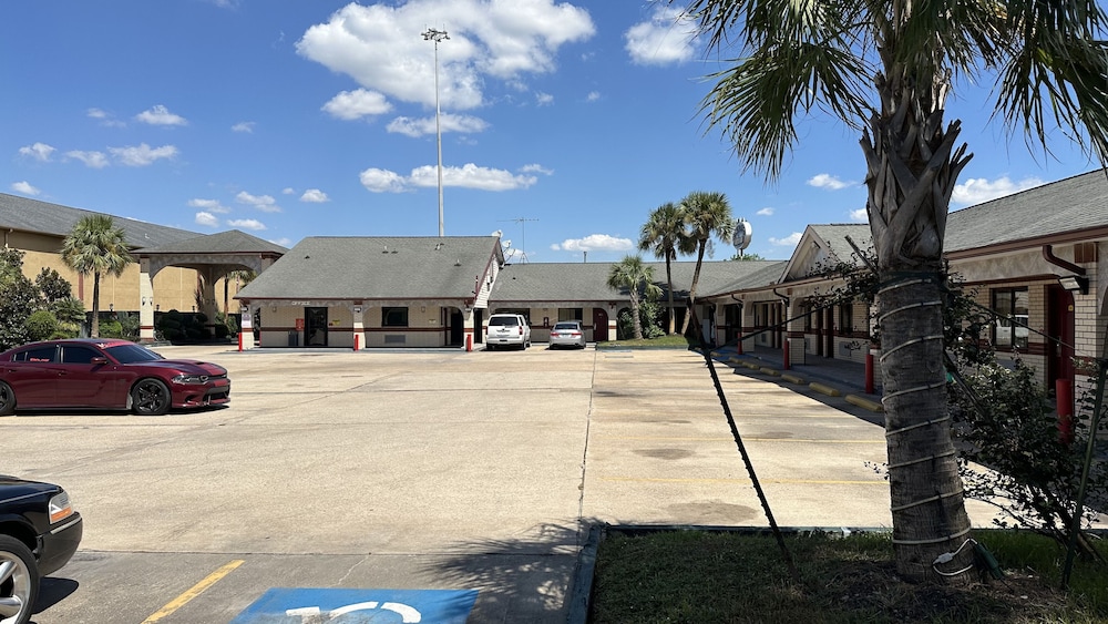 palace inn i 45 and bellfort