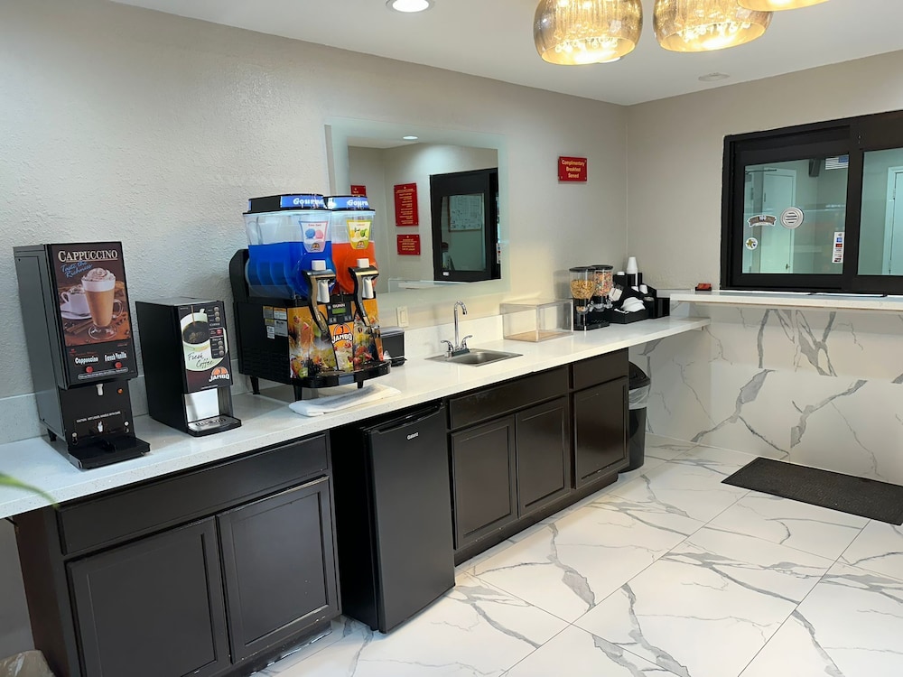 palace inn i 45 and bellfort