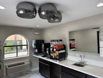 palace inn i 45 and bellfort