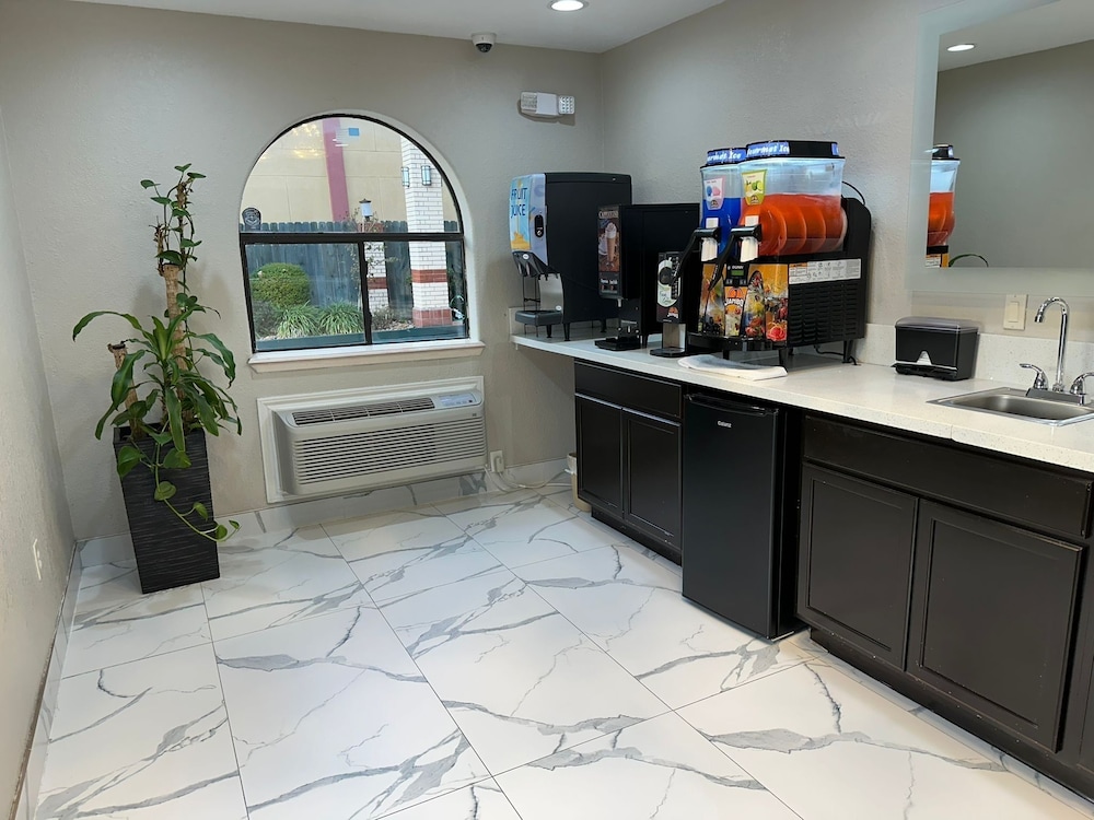 palace inn i 45 and bellfort