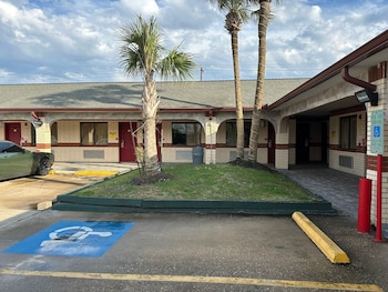 palace inn i 45 and bellfort