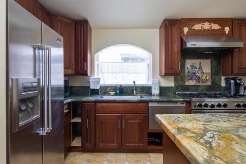 vendange carmel inn and suites