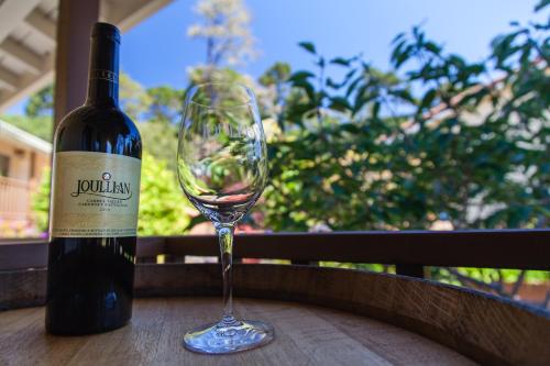 Vendange Carmel Inn & Suites,Carmel>>California,3 star