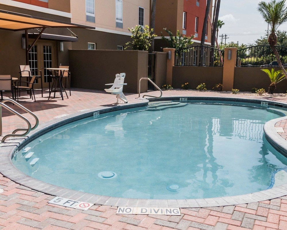 comfort inn and suites