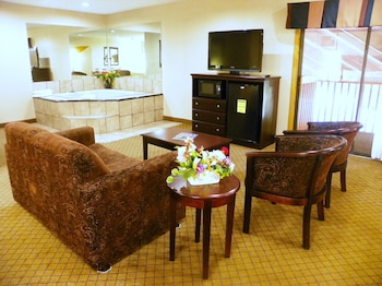 royalton inn and suites