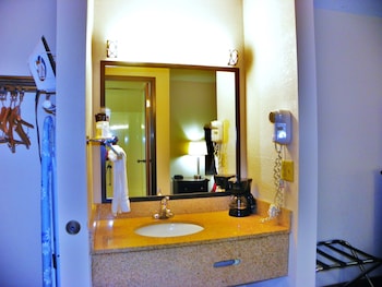 royalton inn and suites