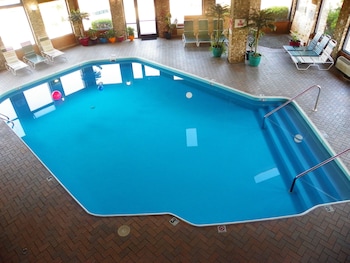 royalton inn and suites