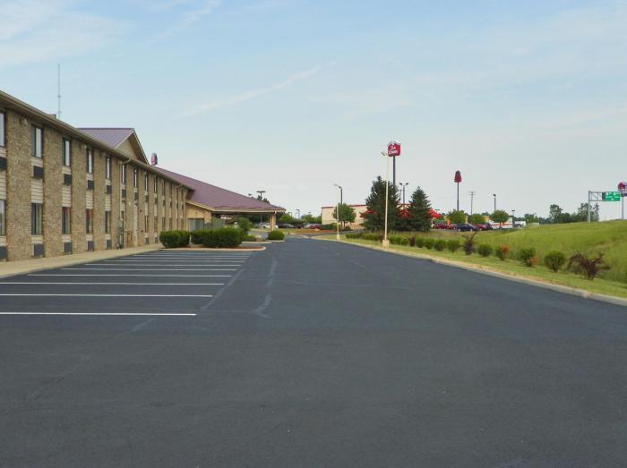 royalton inn and suites