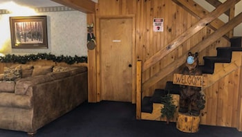 Adirondack Lodge Old Forge,Herkimer>>Eagle Bay,3 star