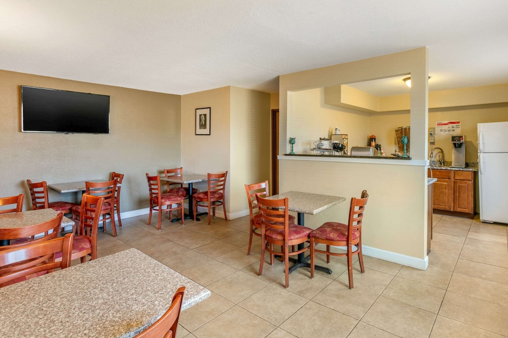 Rodeway Inn Rapid City,Pennington County>>Deadwood,2 star