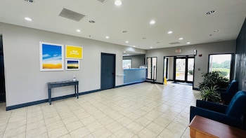 days inn and suites by wyndham wynne