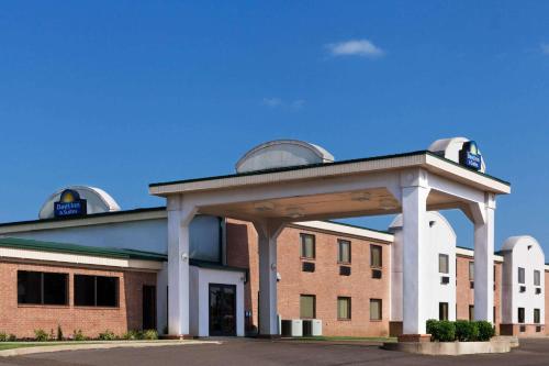 Days Inn & Suites By Wyndham Wynne,Wynne>>Forrest City,2.5 star