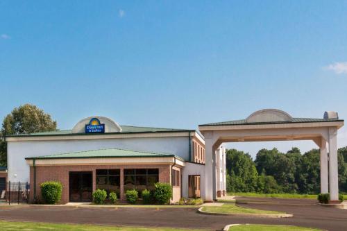 Days Inn & Suites By Wyndham Wynne,Wynne>>Forrest City,2.5 star