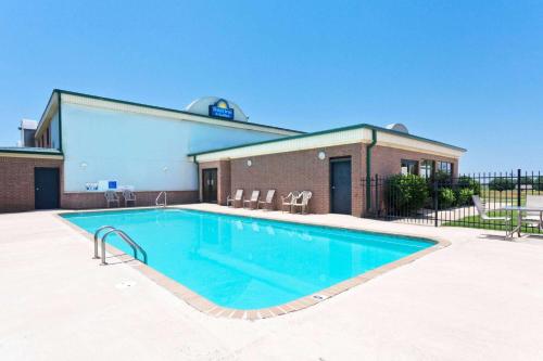 Days Inn & Suites By Wyndham Wynne,Wynne>>Forrest City,2.5 star