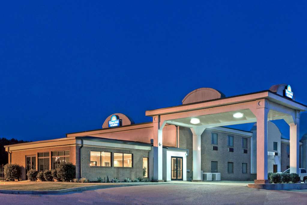 Days Inn & Suites By Wyndham Wynne