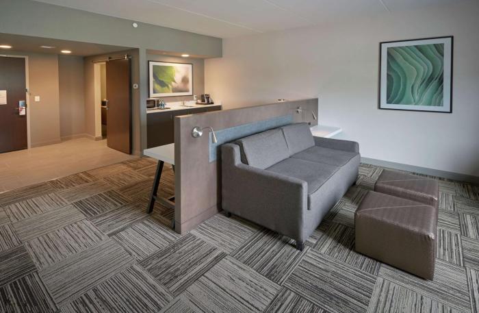 hilton garden inn corning downtown