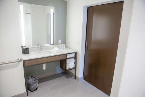 hilton garden inn corning downtown