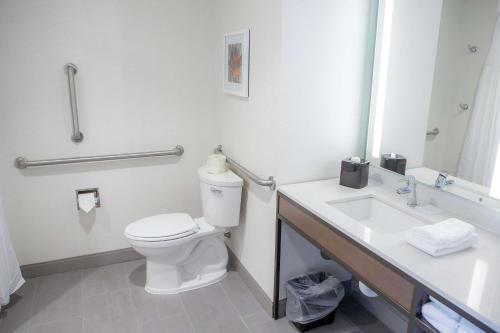 hilton garden inn corning downtown