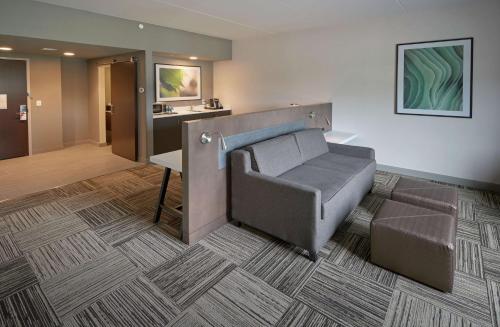 hilton garden inn corning downtown