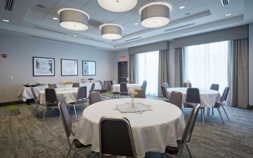 hilton garden inn corning downtown