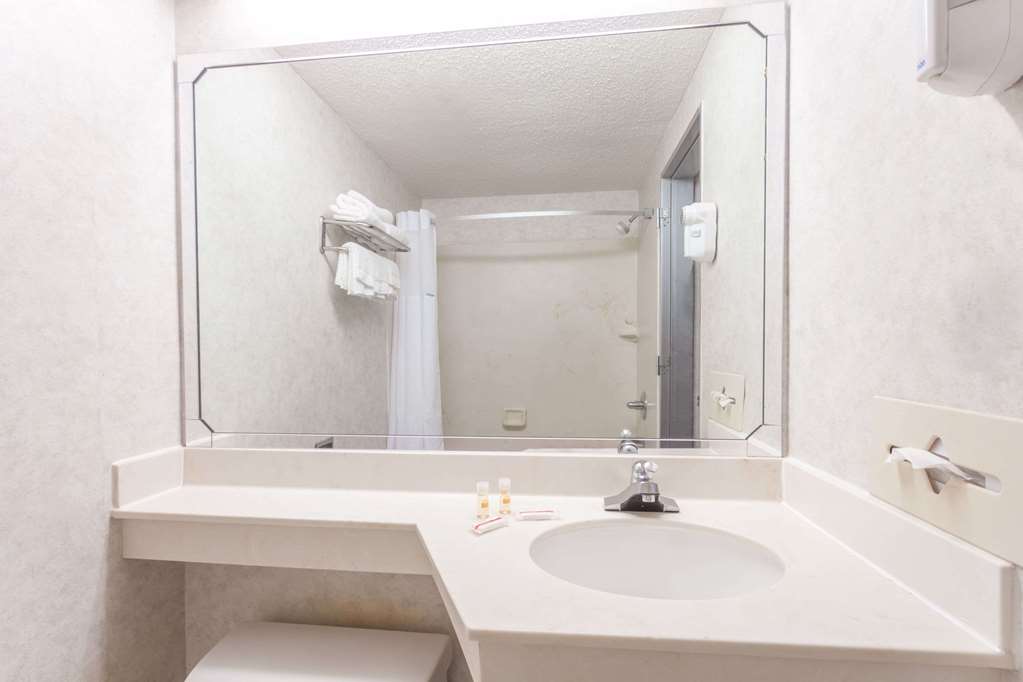 days inn and suites by wyndham lexington